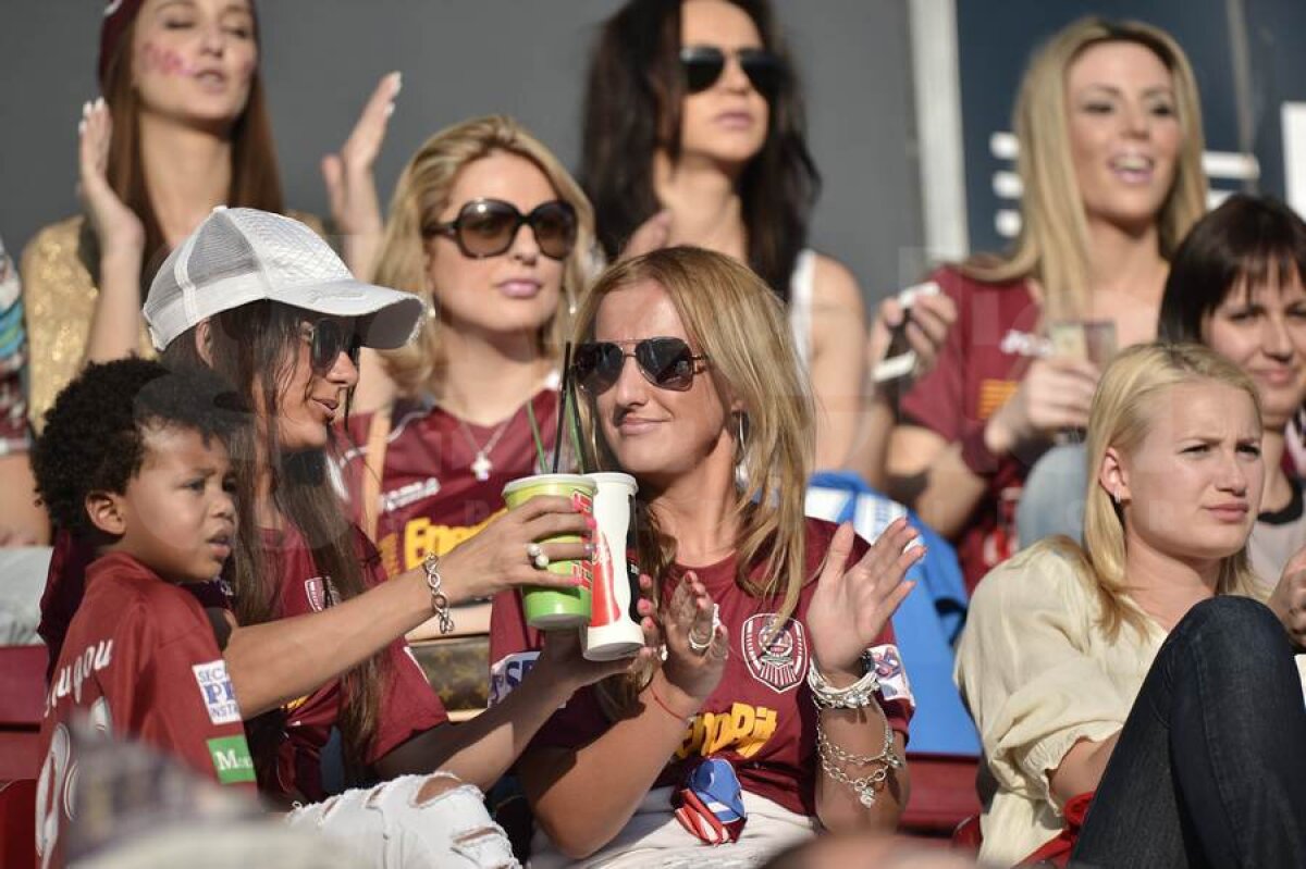 FOTO Femei şi copii campioni » Atmosferă de sărbătoare la CFR Cluj - Steaua