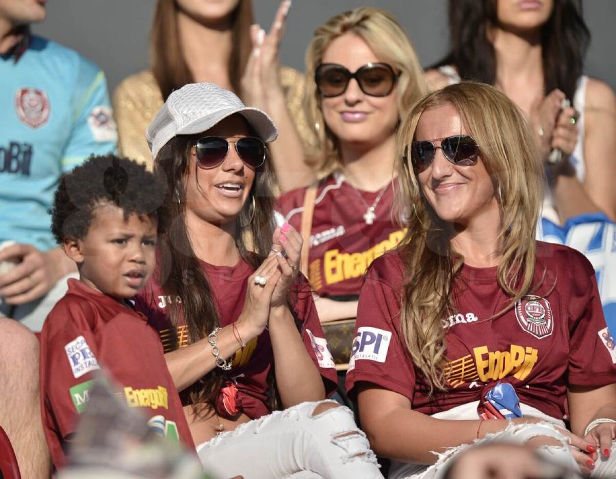 FOTO Femei şi copii campioni » Atmosferă de sărbătoare la CFR Cluj - Steaua