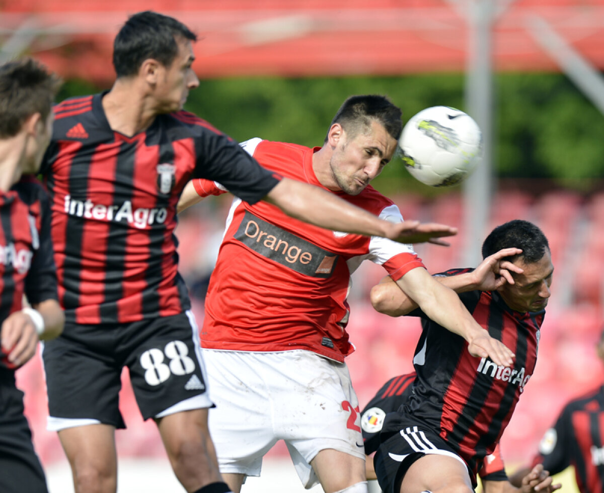 VIDEO Revanşa "blatiştilor" » Dinamo a terminat sezonul cu o victorie, scor 3-0