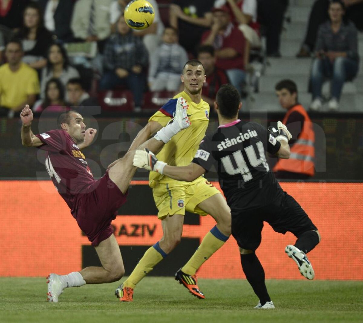 FOTO&VIDEO Liga e în provincie » CFR Cluj - Steaua 1-1 şi roş-albaştrii merg în Europa League, de pe locul 3