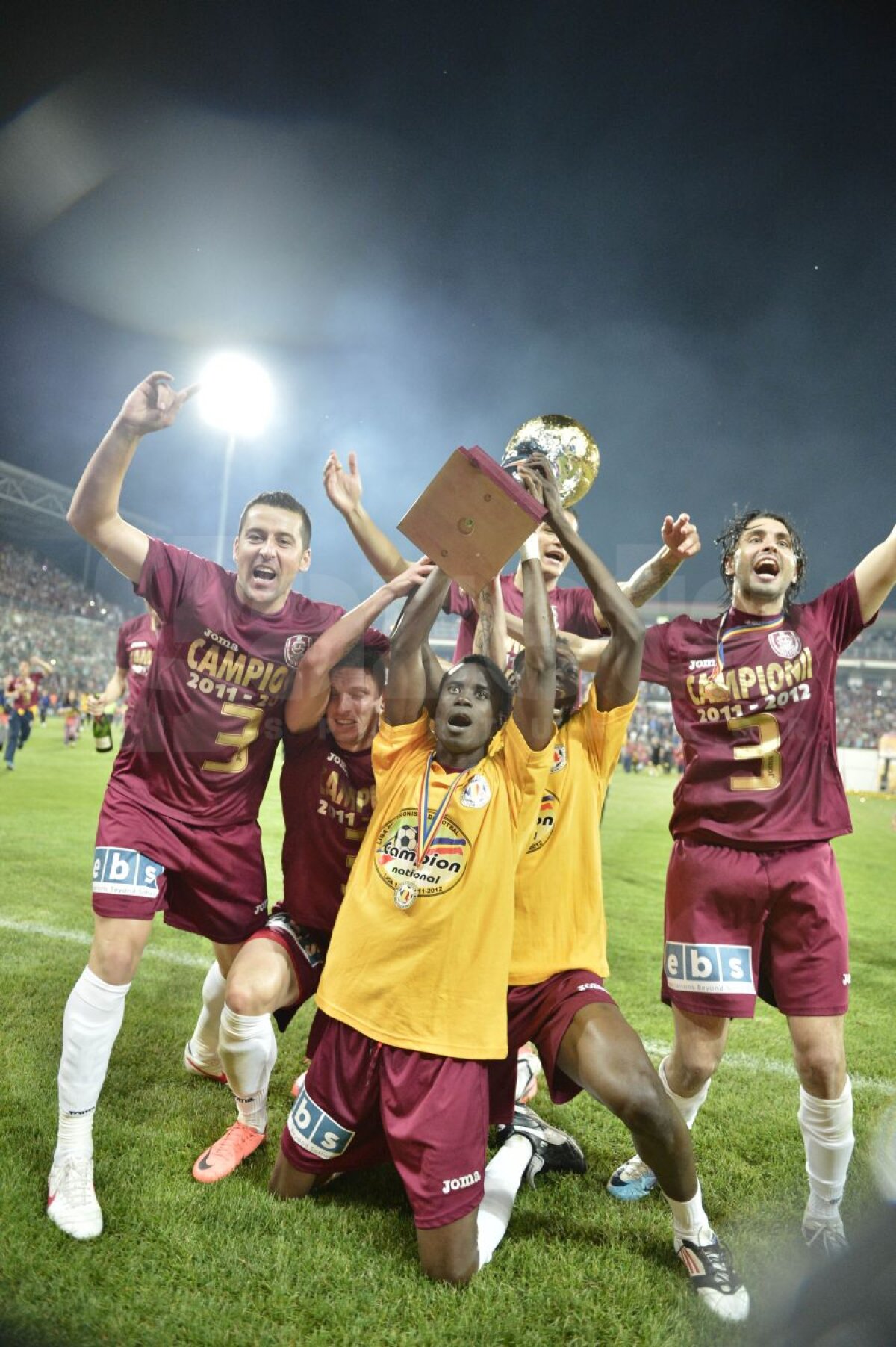 FOTO CFR Cluj a fost încoronată campioană » Iuliu Mureşan: ”Promitem titluri în continuare”