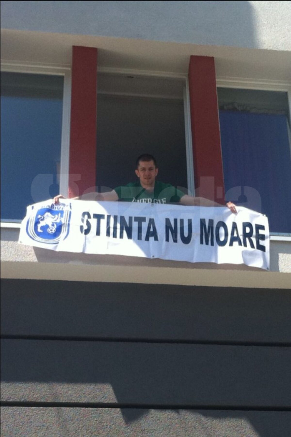 Fanii Universităţii nu renunţă la proteste » Mesajele unui suporter craiovean la finala Ligii Campionilor