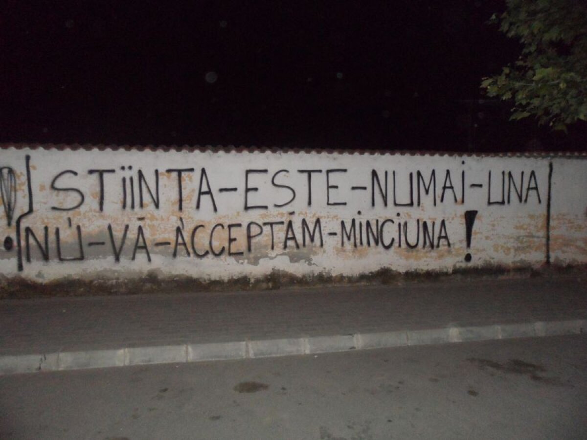 FOTO Fanii olteni au început o campanie împotriva lui Neţoiu şi a înfiinţării unei noi echipe la Craiova