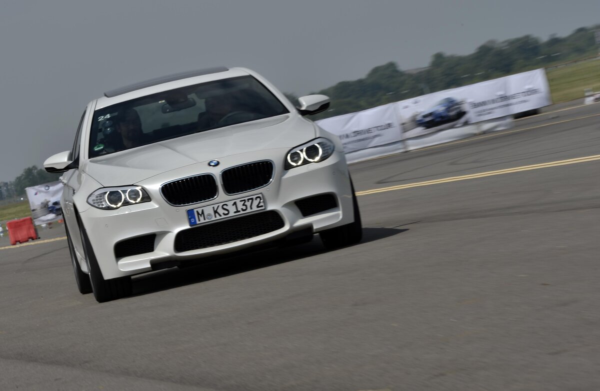 FOTO BMW M Drive Tour 2012, un spectacol pe 4 roţi