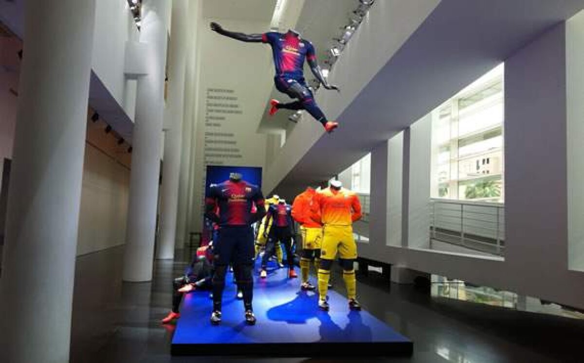 FOTO » Barcelona şi-a prezentat echipamentul pentru sezonul viitor. Cum ţi se pare?