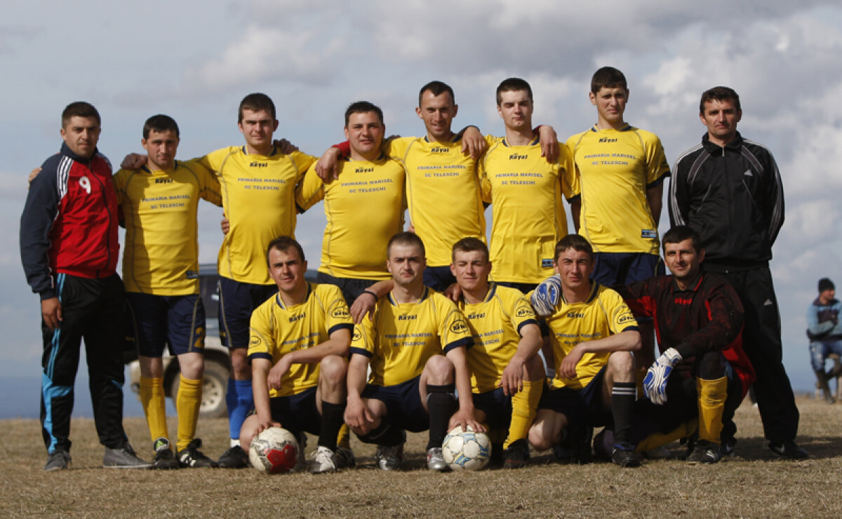 Pe acoperişul fotbalului » O echipă din Apuseni evoluează pe cel mai înalt teren din ţară, la 1.300 de metri altitudine