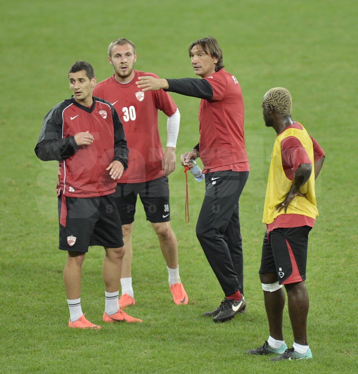 FOTO Ultimul antrenament al lui Bonetti? » Dinamo s-a pregătit pe Naţional Arena