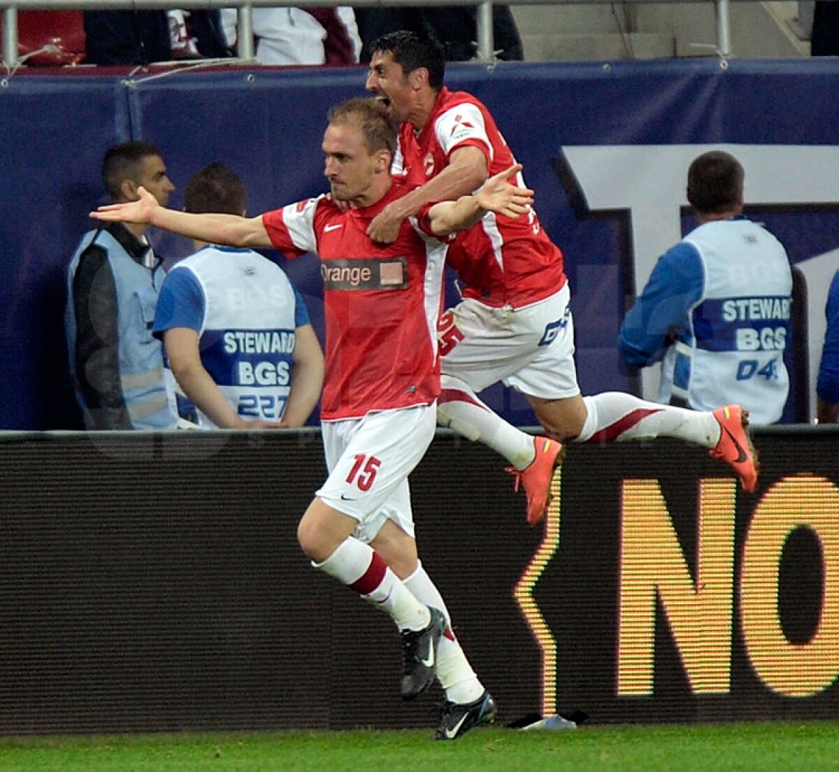 Dinamo îşi salvează sezonul după cîştigarea Cupei României, 1-0 cu Rapid. Vezi aici imagini şi desfăşurarea liveTEXT a meciului!