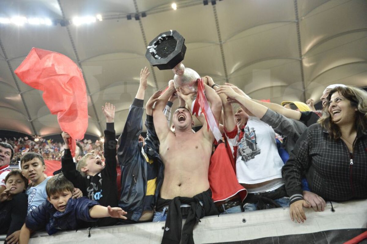 Dinamoviştii au sărbătorit cucerirea trofeului alături de fani! Vezi o galerie foto de excepţie cu bucuria "cîinilor"