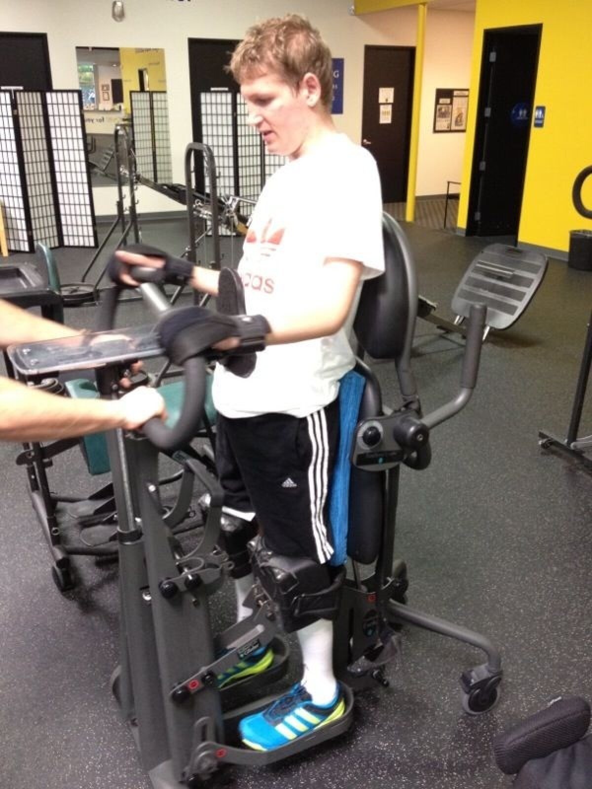 FOTO Imaginea pe care cu toţii am aşteptat să o vedem! Mihai Neşu, în picioare!