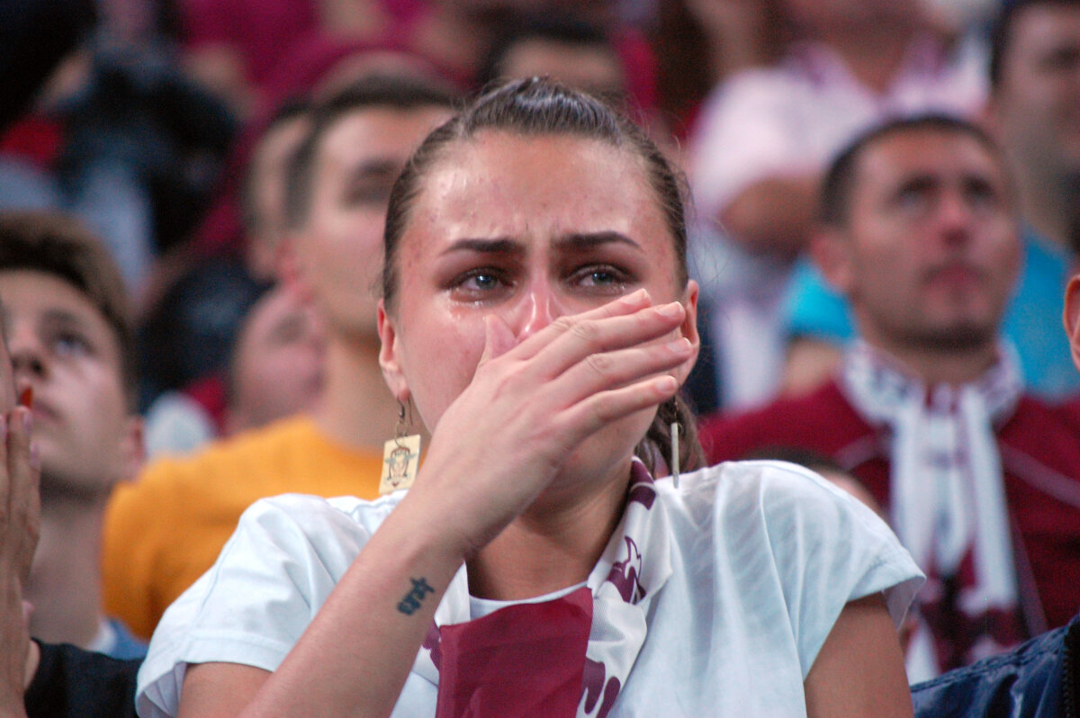 Singură împotriva lacrimilor » Cea mai teribilă imagine de la finala Cupei României
