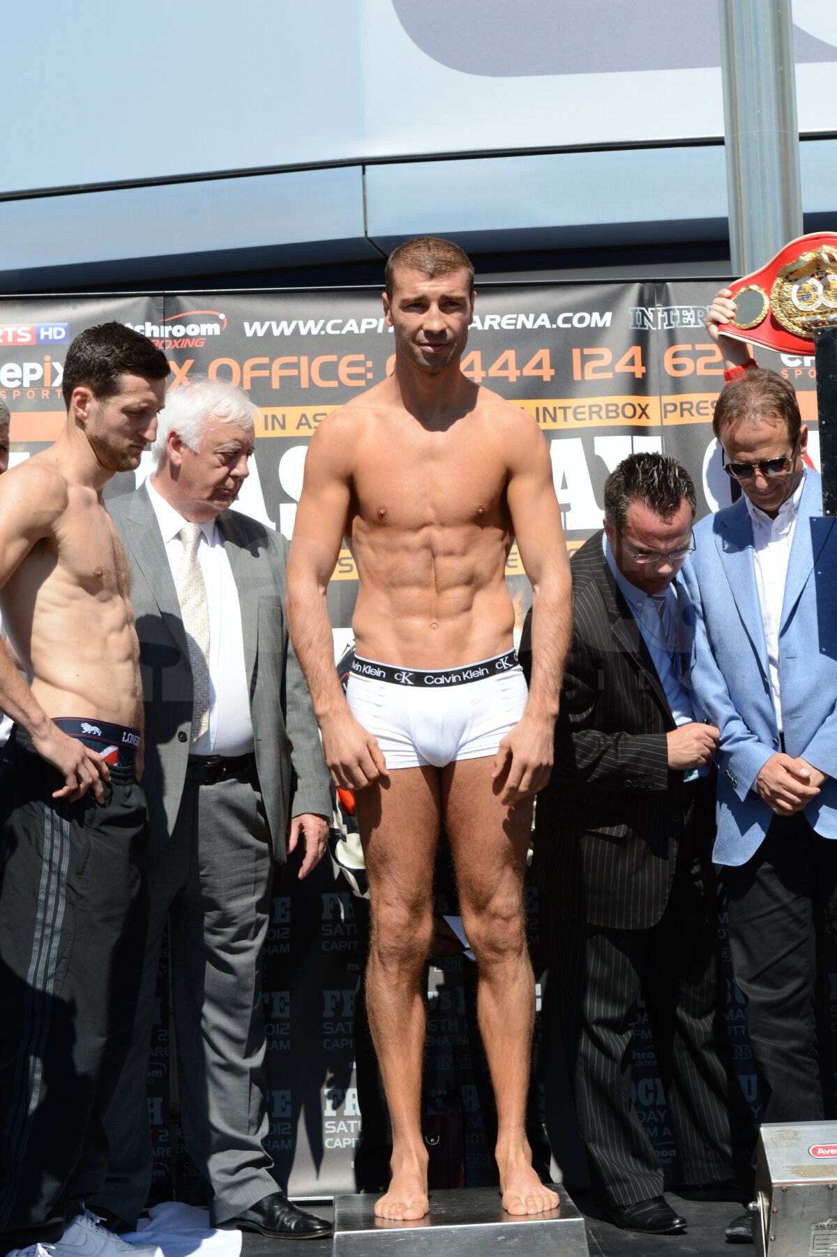 FOTO Lucian a trecut cîntarul » Bute: "Sînt mai bun decît Froch, o să lupt pentru românii mei!"