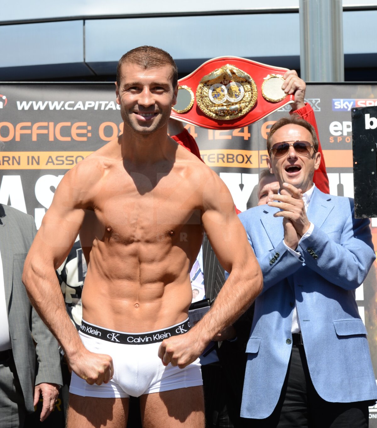 FOTO Lucian a trecut cîntarul » Bute: "Sînt mai bun decît Froch, o să lupt pentru românii mei!"