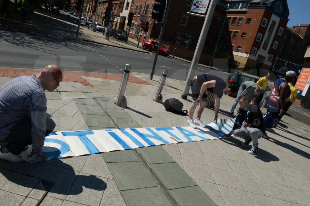 FOTO "Ştiinţa e numai una" şi la Nottingham » Fanii Craiovei continuă campania şi la meciul Bute-Froch