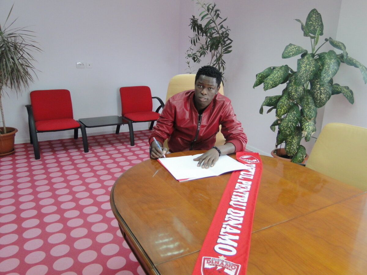 FOTO Issa Ba e oficial "cîine": "Vreau un trofeu cu Dinamo!"