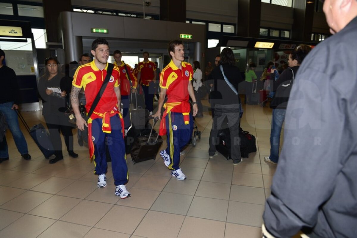 FOTO "Tricolorii" au plecat să dea piept cu Elveţia şi Austria