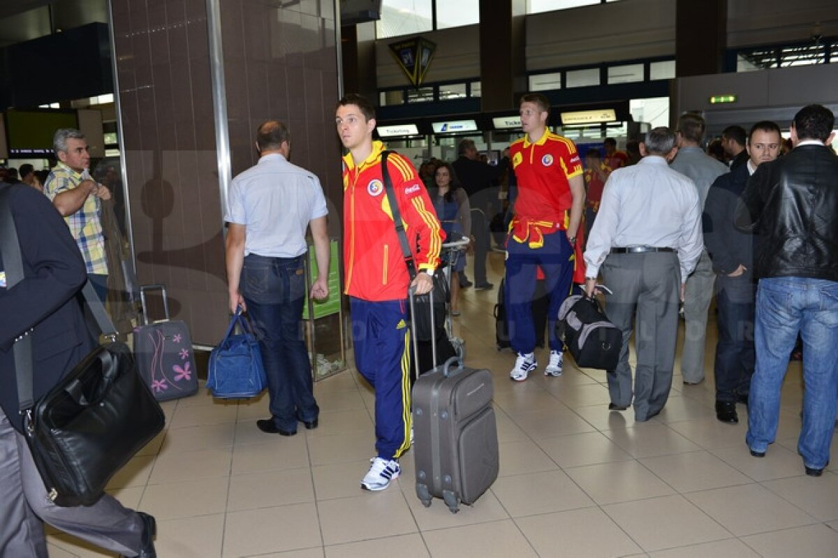 FOTO "Tricolorii" au plecat să dea piept cu Elveţia şi Austria