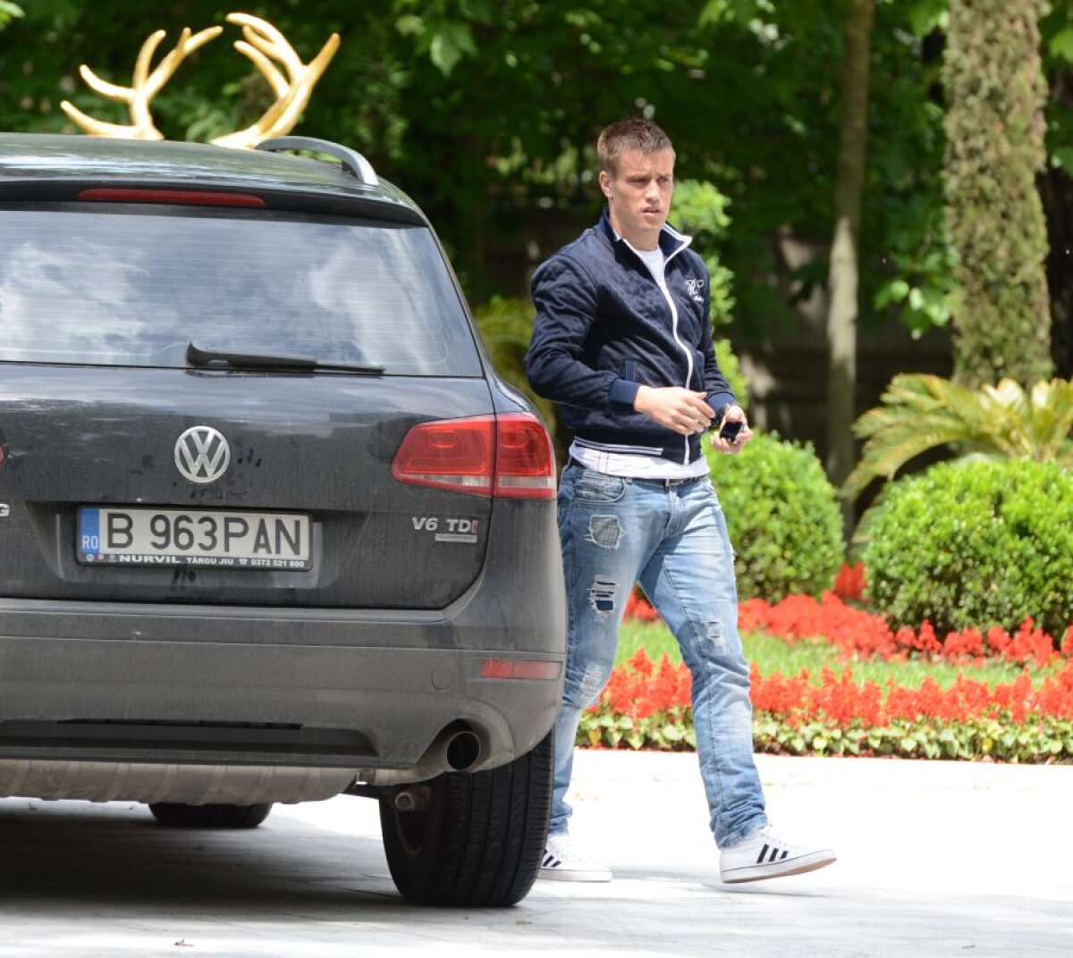 FOTO Pintilii e OFICIAL al Stelei » Preţul plătit de Becali: Răduţ împrumut plus bani