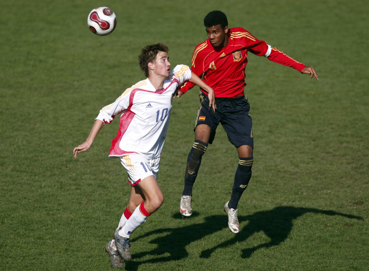 FOTO Puştii noştri au ratat calificarea la CE U19 după 0-3 cu Serbia: noi am avut trei eliminaţi, iar adversarii trei penaltyuri :O