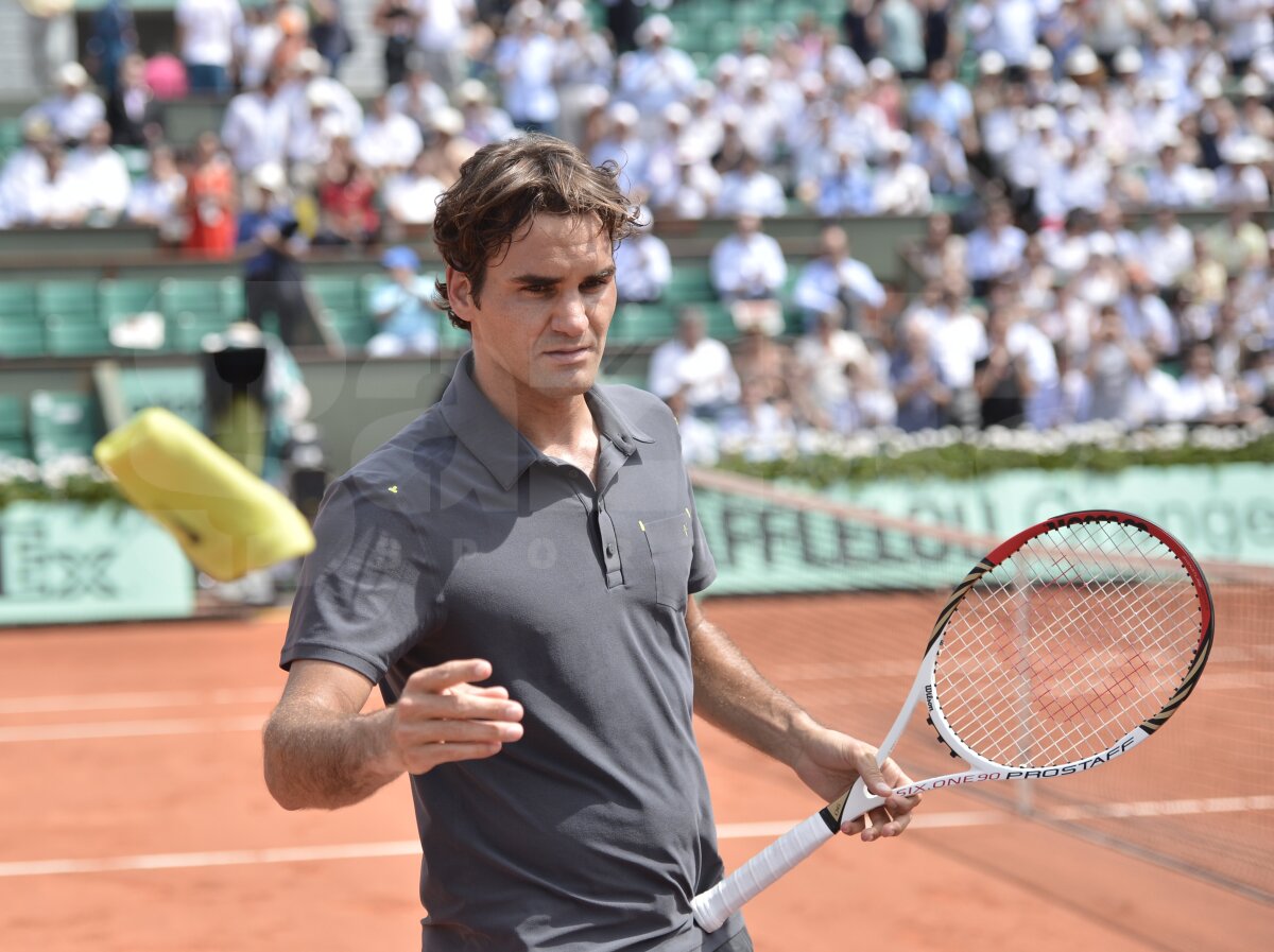 Adrian Ungur i-a ţinut piept lui Federer, cedînd cu greu în setul patru