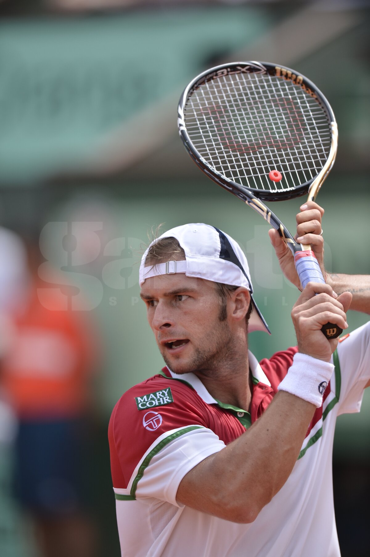 Adrian Ungur i-a ţinut piept lui Federer, cedînd cu greu în setul patru