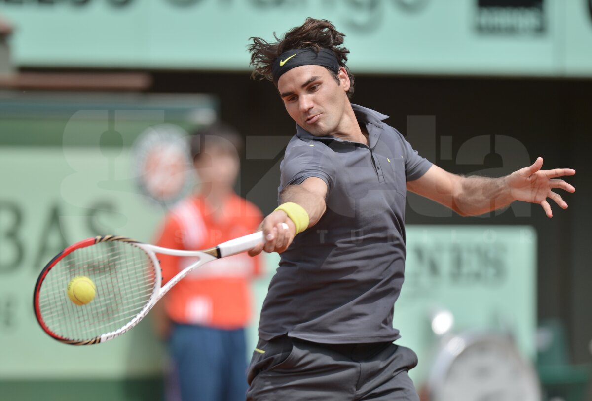 Adrian Ungur i-a ţinut piept lui Federer, cedînd cu greu în setul patru