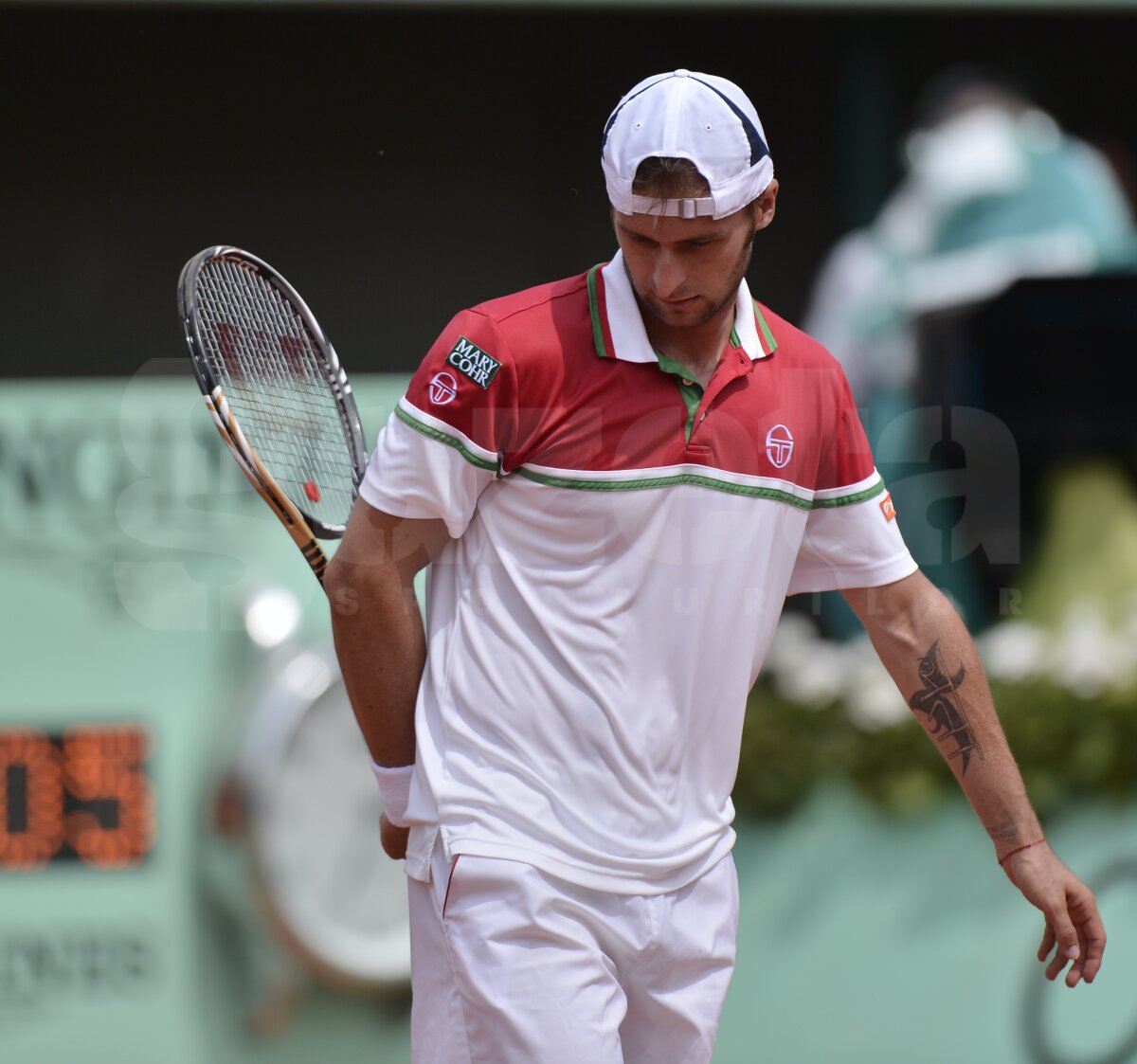 Adrian Ungur i-a ţinut piept lui Federer, cedînd cu greu în setul patru