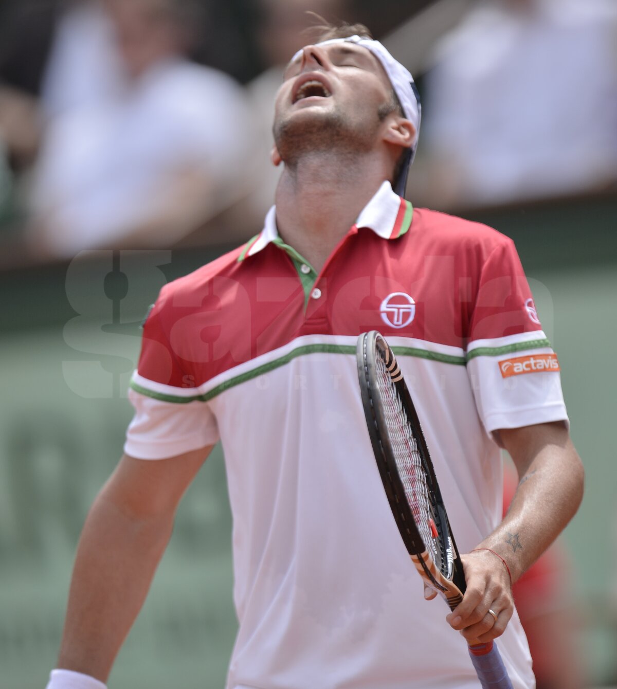 Adrian Ungur i-a ţinut piept lui Federer, cedînd cu greu în setul patru