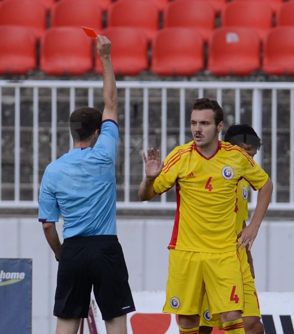 FOTO Puştii noştri au ratat calificarea la CE U19 după 0-3 cu Serbia: noi am avut trei eliminaţi, iar adversarii trei penaltyuri :O