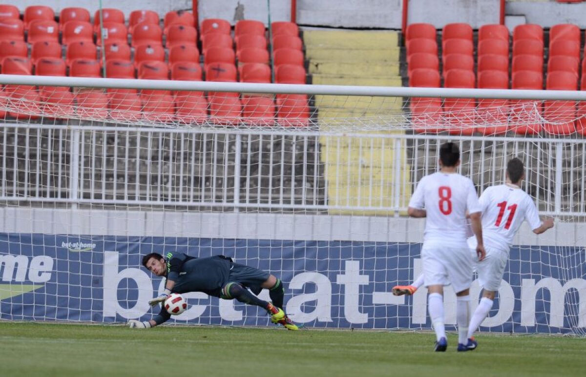 FOTO Puştii noştri au ratat calificarea la CE U19 după 0-3 cu Serbia: noi am avut trei eliminaţi, iar adversarii trei penaltyuri :O