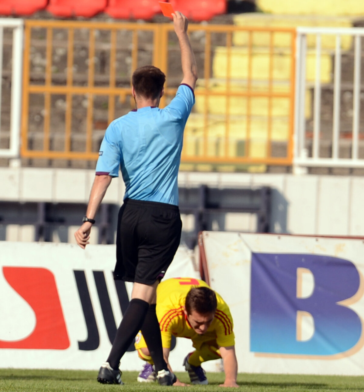 FOTO Bute, varianta Novi Sad » "Tricolorii" U19 au fost făcuţi KO de sîrbi în meciul decisiv pentru calificarea la Euro