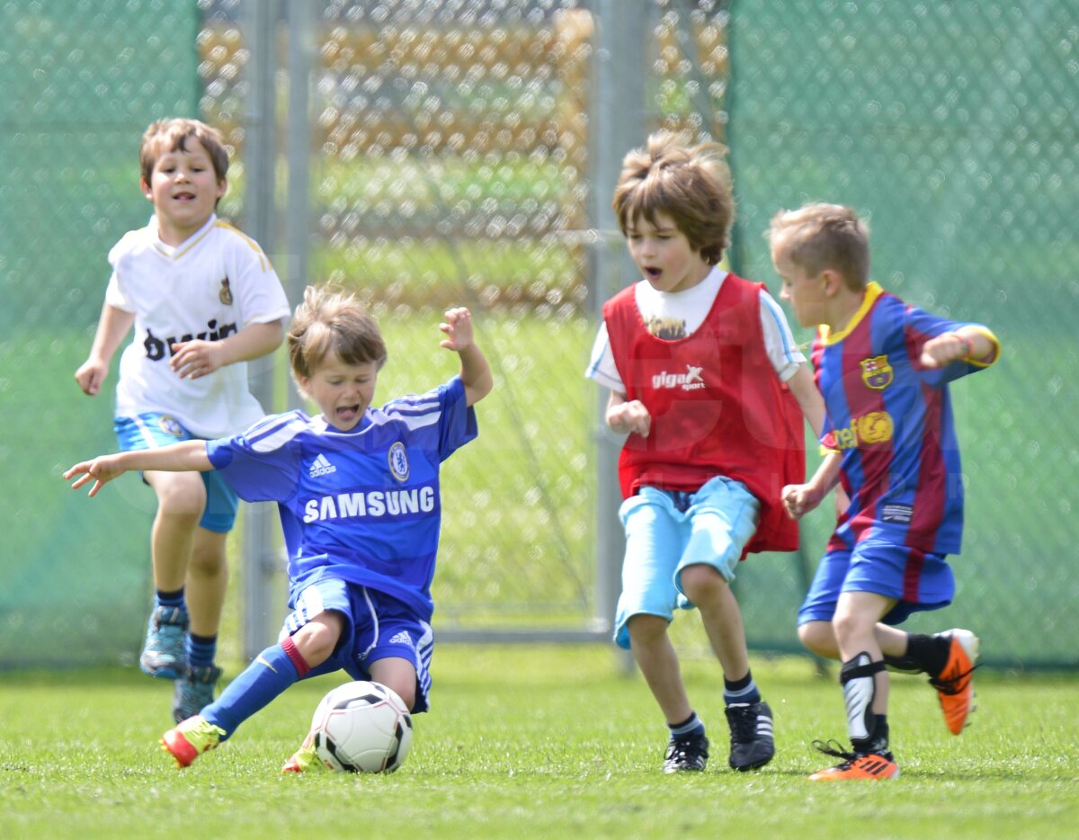 FOTO » Cu zîmbetul pe buze » "Tricolorii" s-au relaxat la antrenamentul dinaintea meciului cu Austria