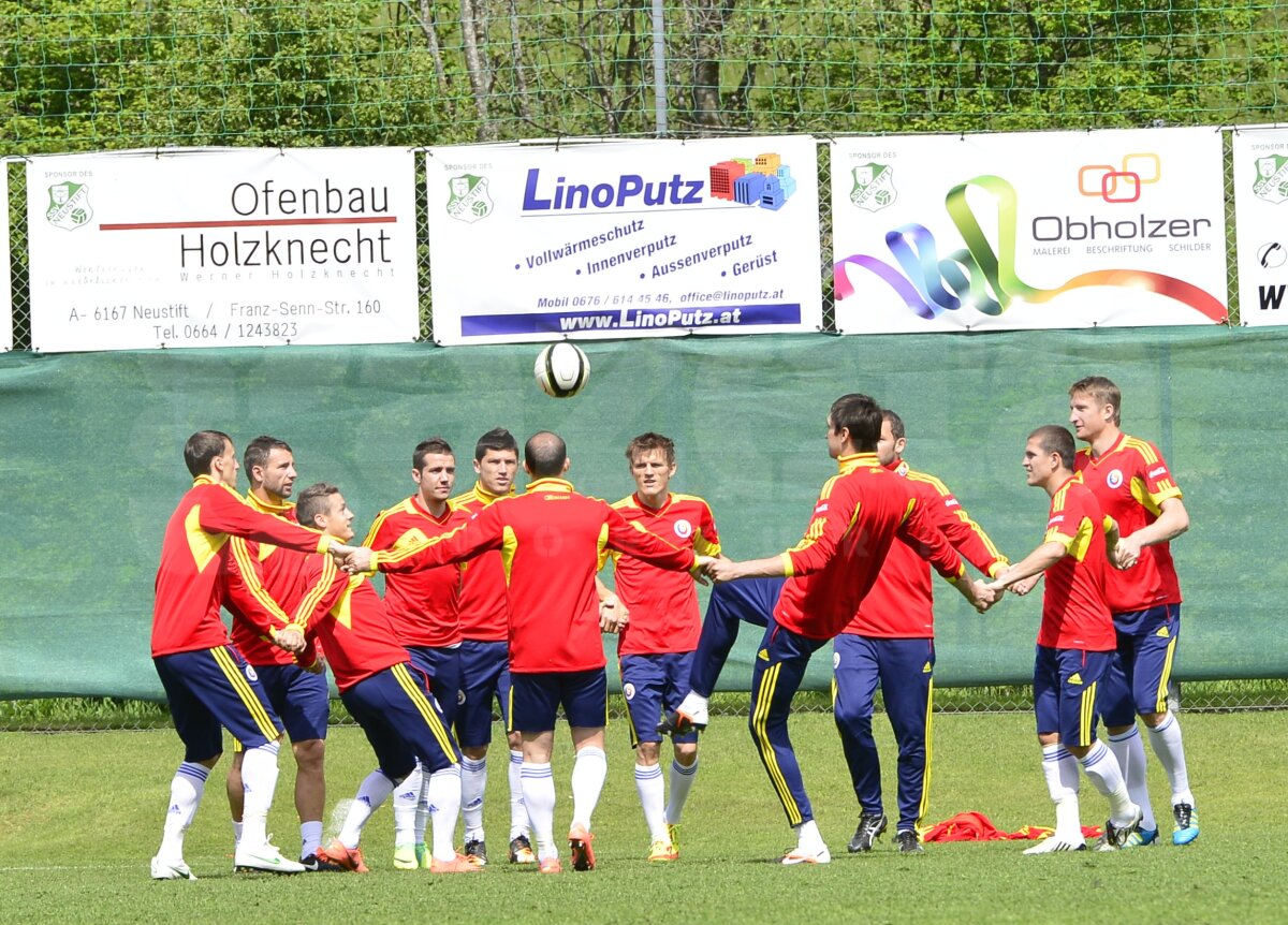 FOTO » Cu zîmbetul pe buze » "Tricolorii" s-au relaxat la antrenamentul dinaintea meciului cu Austria