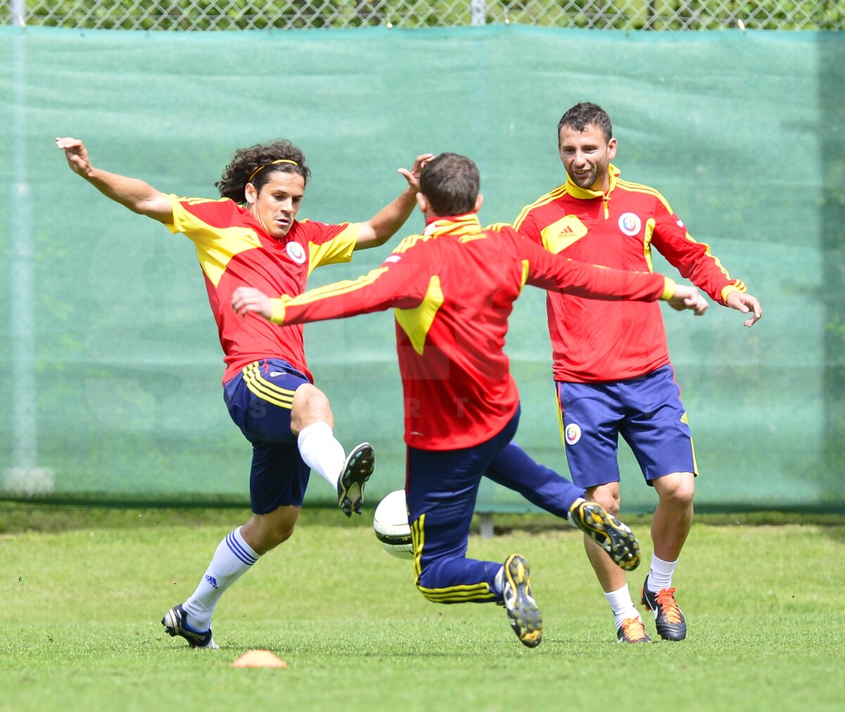 FOTO » Cu zîmbetul pe buze » "Tricolorii" s-au relaxat la antrenamentul dinaintea meciului cu Austria