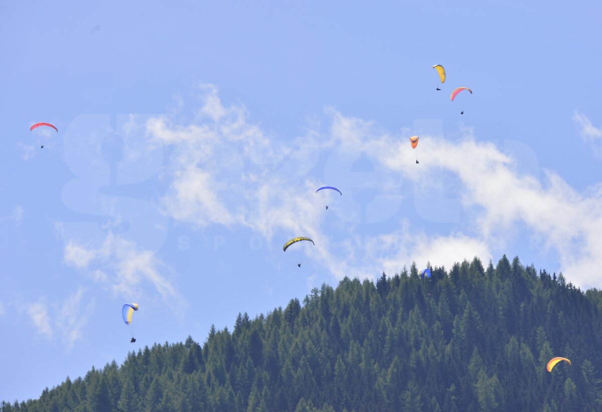 FOTO » Cu zîmbetul pe buze » "Tricolorii" s-au relaxat la antrenamentul dinaintea meciului cu Austria