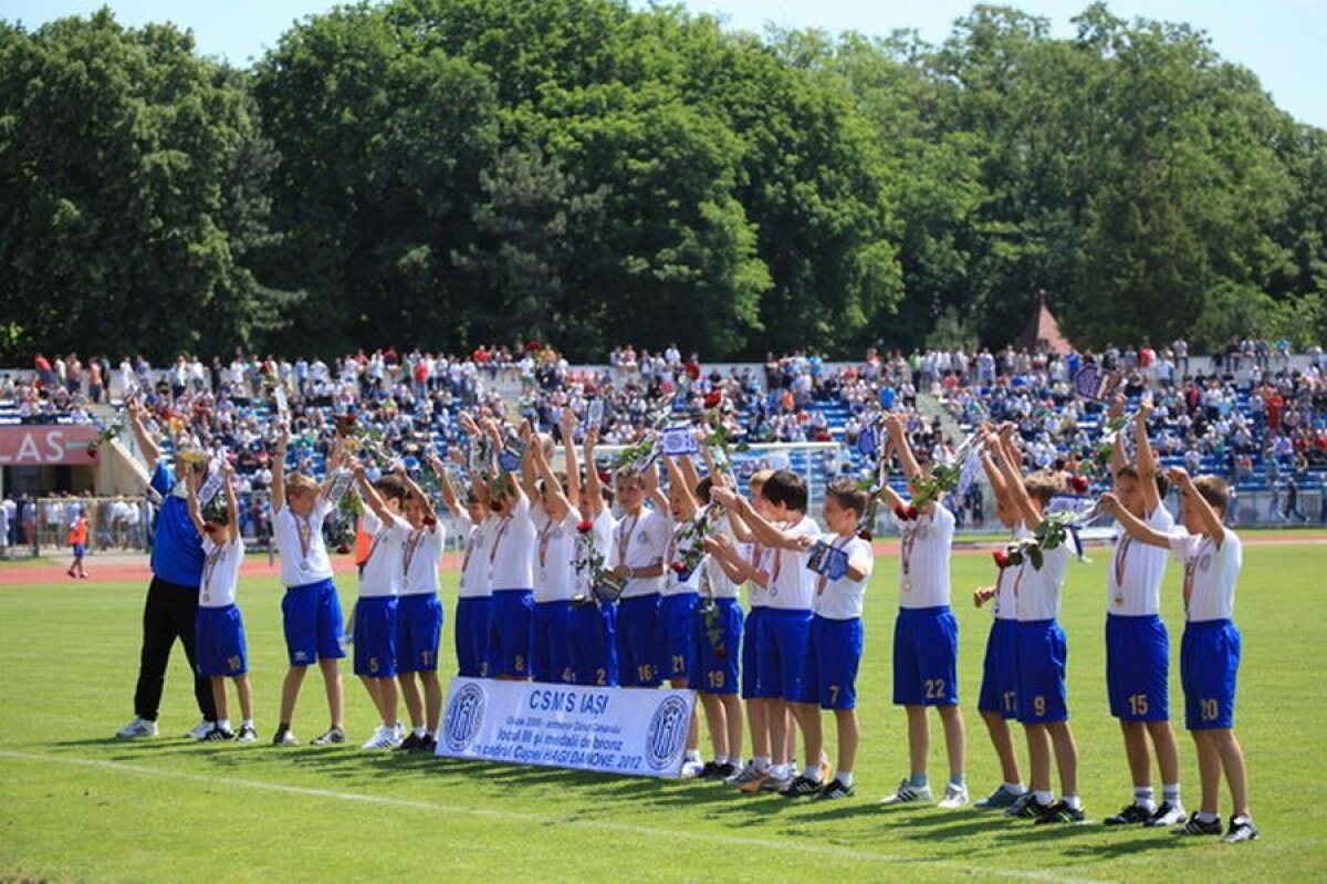 FOTO Promovare în ritmuri de vuvuzele » Iaşiul are din nou echipă în Liga 1