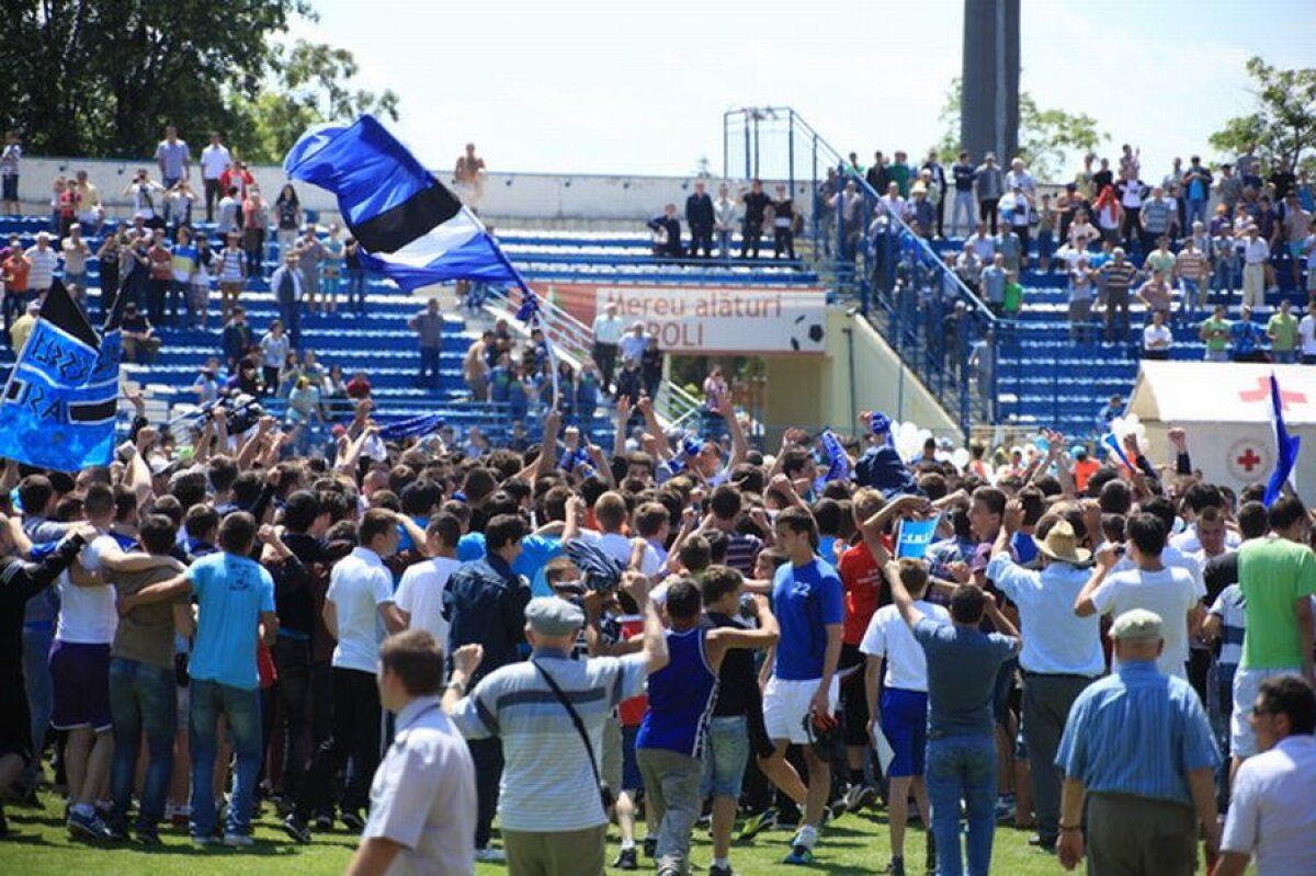 FOTO Promovare în ritmuri de vuvuzele » Iaşiul are din nou echipă în Liga 1