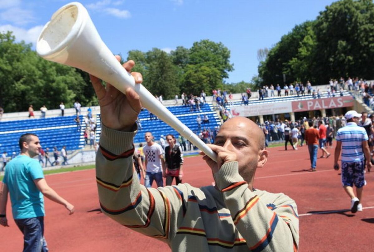 FOTO Promovare în ritmuri de vuvuzele » Iaşiul are din nou echipă în Liga 1