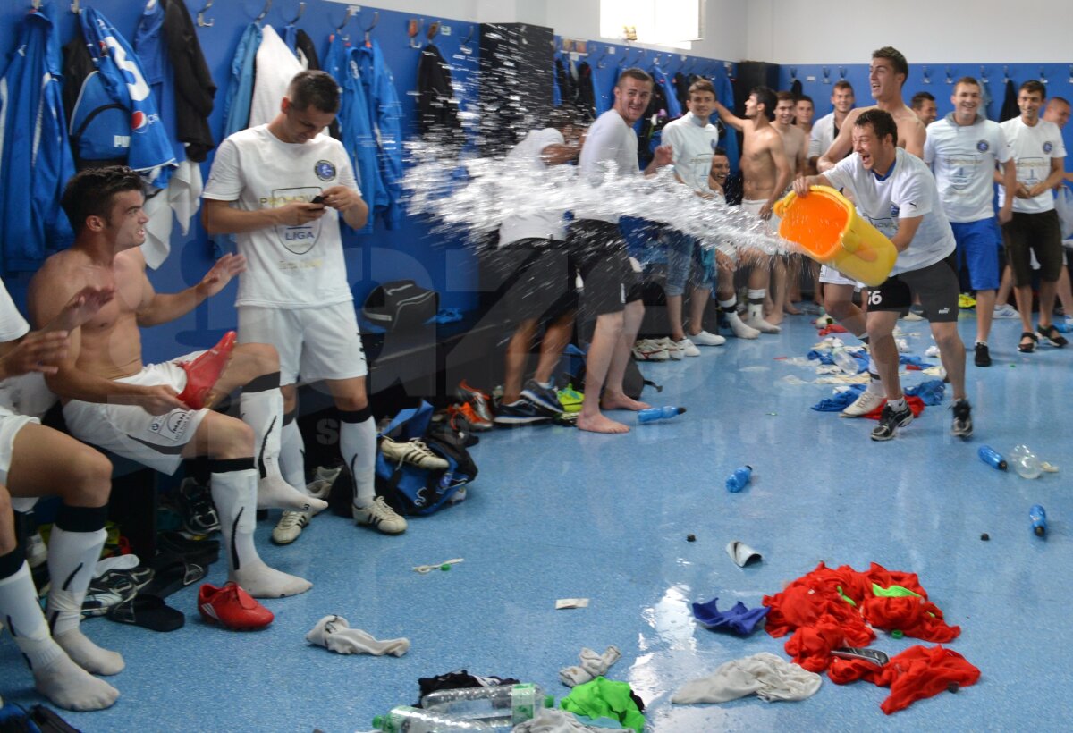 VIDEO Bucurie anti-granzi » "Copiii" lui Hagi au sărbătorit promovarea cu scandări împotriva Stelei şi a lui Dinamo