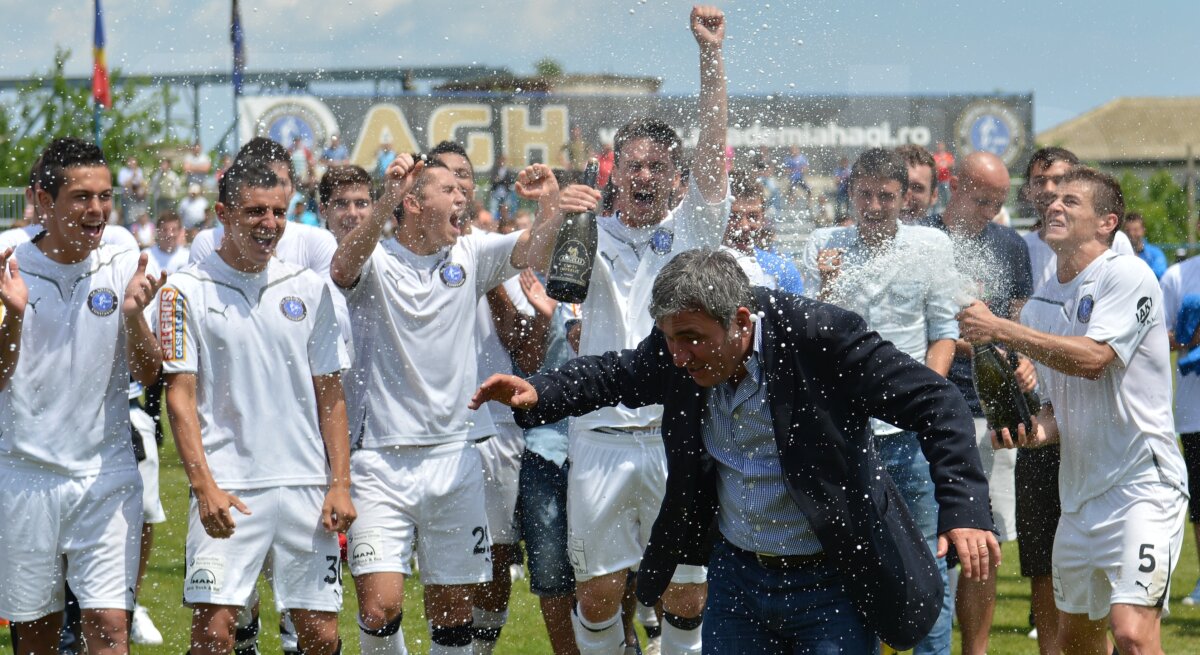 VIDEO Bucurie anti-granzi » "Copiii" lui Hagi au sărbătorit promovarea cu scandări împotriva Stelei şi a lui Dinamo