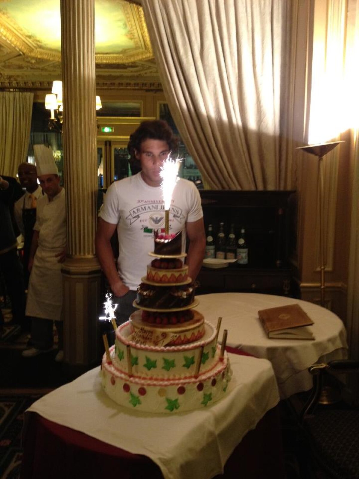 FOTO Nadal asaltat cu torturi la Paris :D