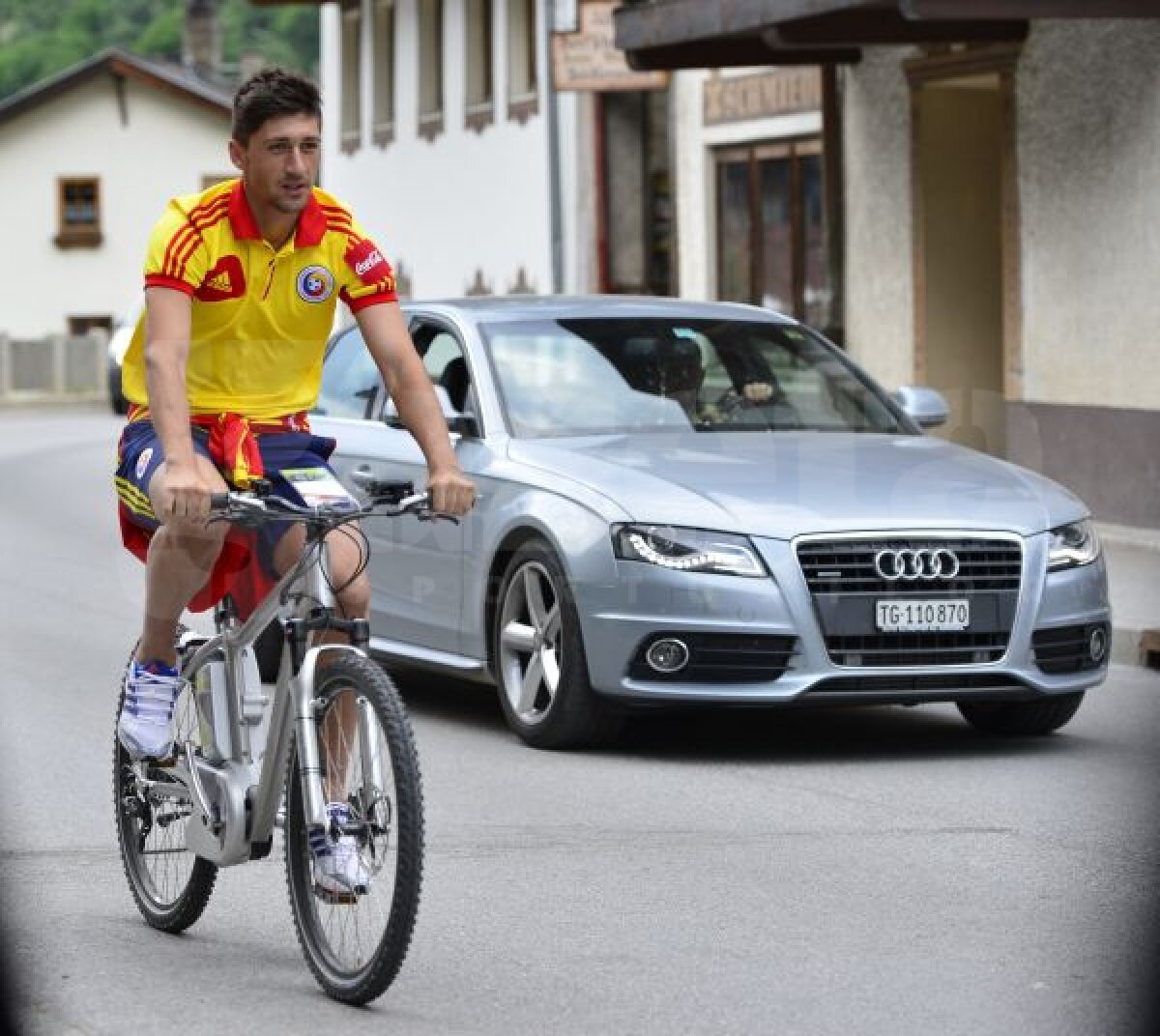 FOTO O altfel de relaxare: ”tricolorii” s-au plimbat cu bicicletele în cantonamentul austriac