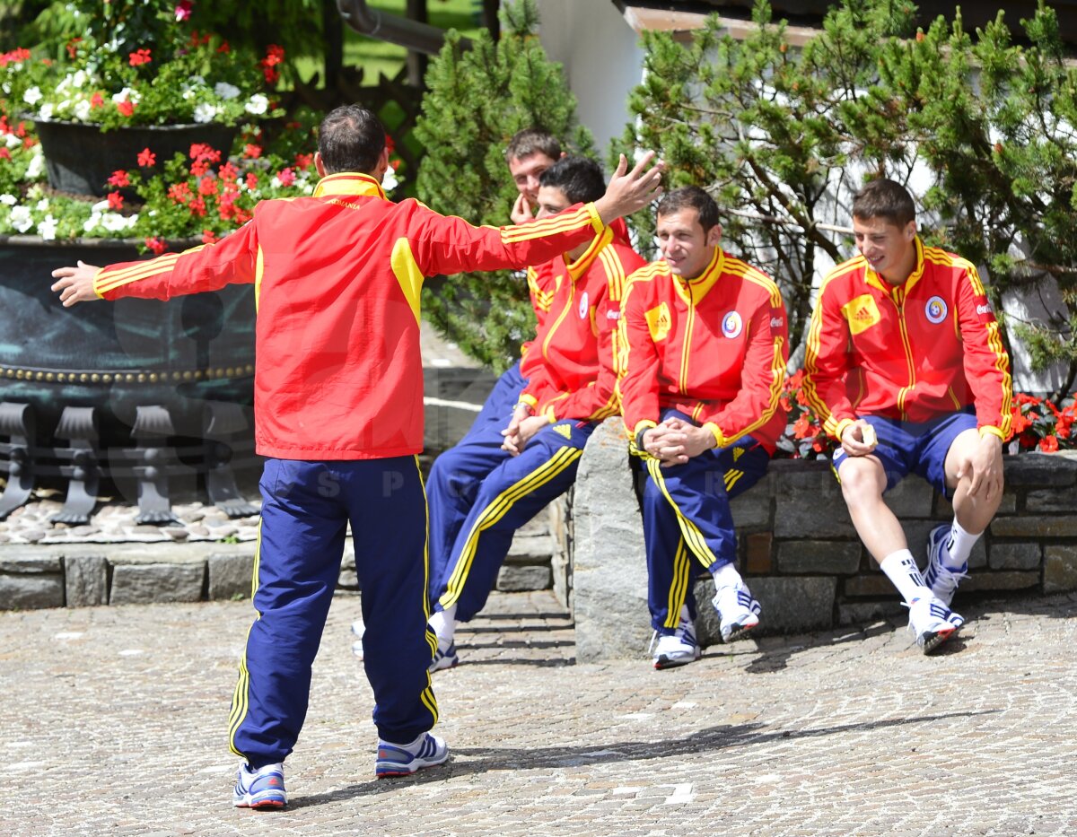 FOTO Avertismentul "tricolorilor" pentru austrieci: "STOP! Azi trecem noi" ;)