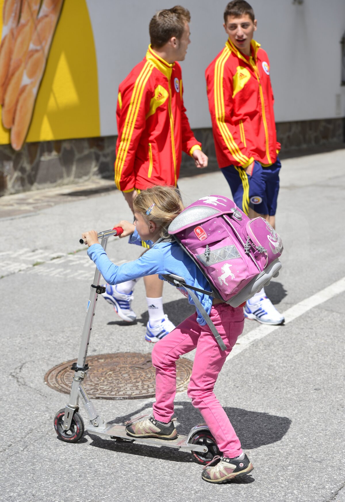 FOTO Avertismentul "tricolorilor" pentru austrieci: "STOP! Azi trecem noi" ;)