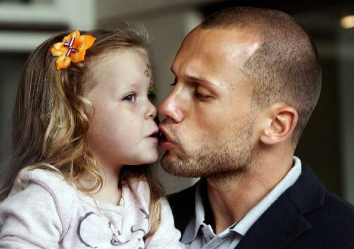 Lacrimile copiilor i-au tulburat pe batavi la plecarea spre Euro: "Tati, nu pleca!"