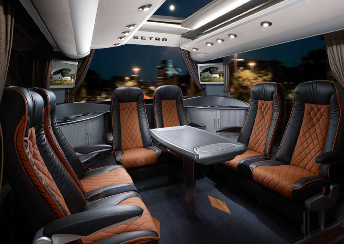 FOTO Care criză financiară? » ”Naţionala” şi-a tras autocar de 320.000 de euro!