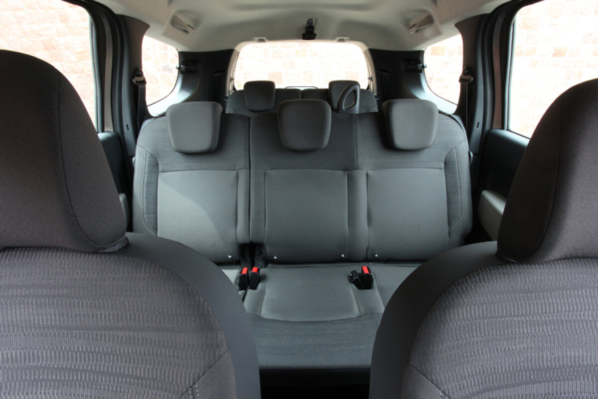 FOTO şi VIDEO » Dacia Lodgy este de-acum disponibilă în România!