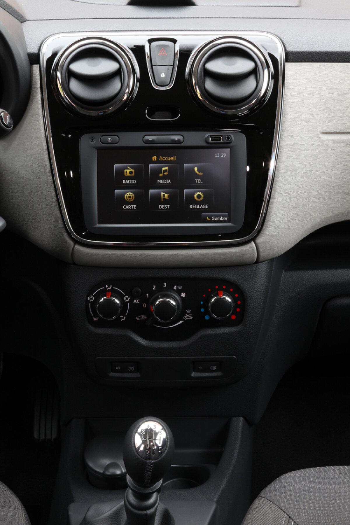 FOTO şi VIDEO » Dacia Lodgy este de-acum disponibilă în România!