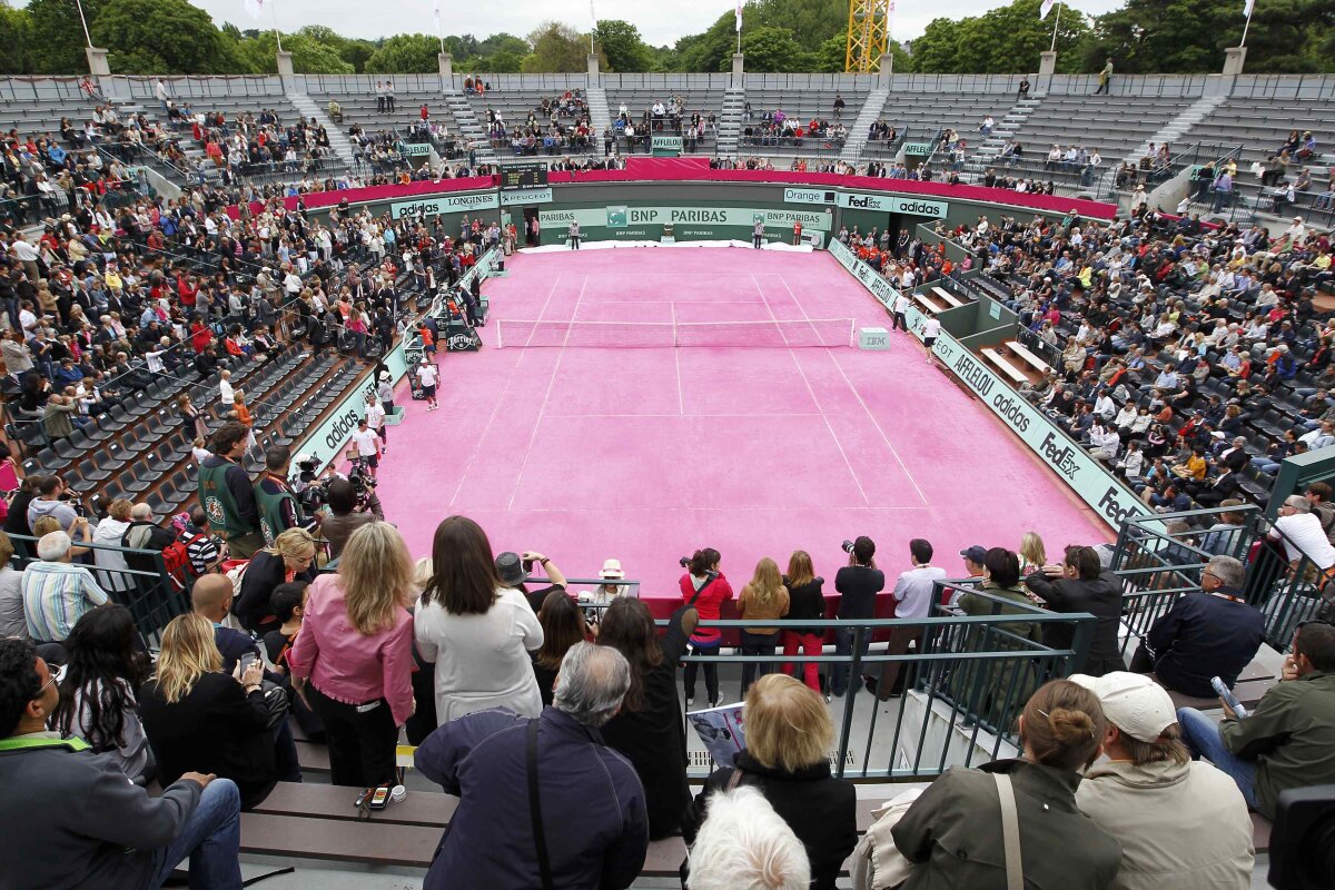 GALERIE FOTO » Ultima inovaţie în materie de zgură. Tradiţionaliştii de la Roland Garros au abandonat cărămiziul :D