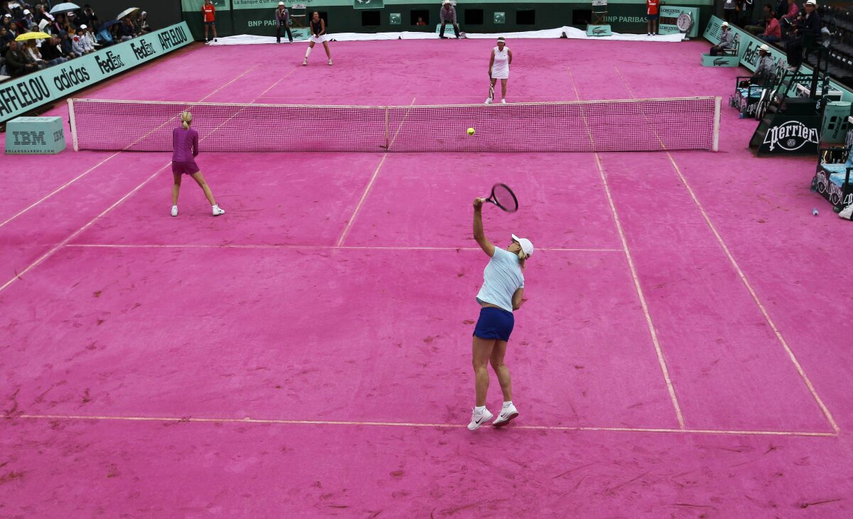 GALERIE FOTO » Ultima inovaţie în materie de zgură. Tradiţionaliştii de la Roland Garros au abandonat cărămiziul :D